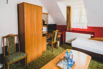 Фото номера Трехместный номер Отель Hotel Wenus г. Казимеж-Дольны 5